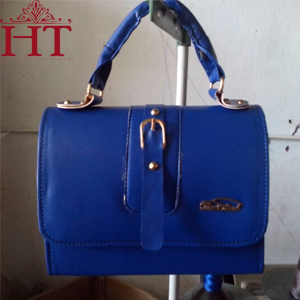 Túi xách một dải khuy